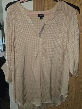 Torrid Beige Houndstooth V-Neck Tunic